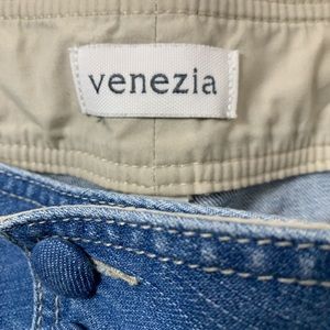 Venezia Womans Capri Jeans Medium Wash  SZ Plus 14